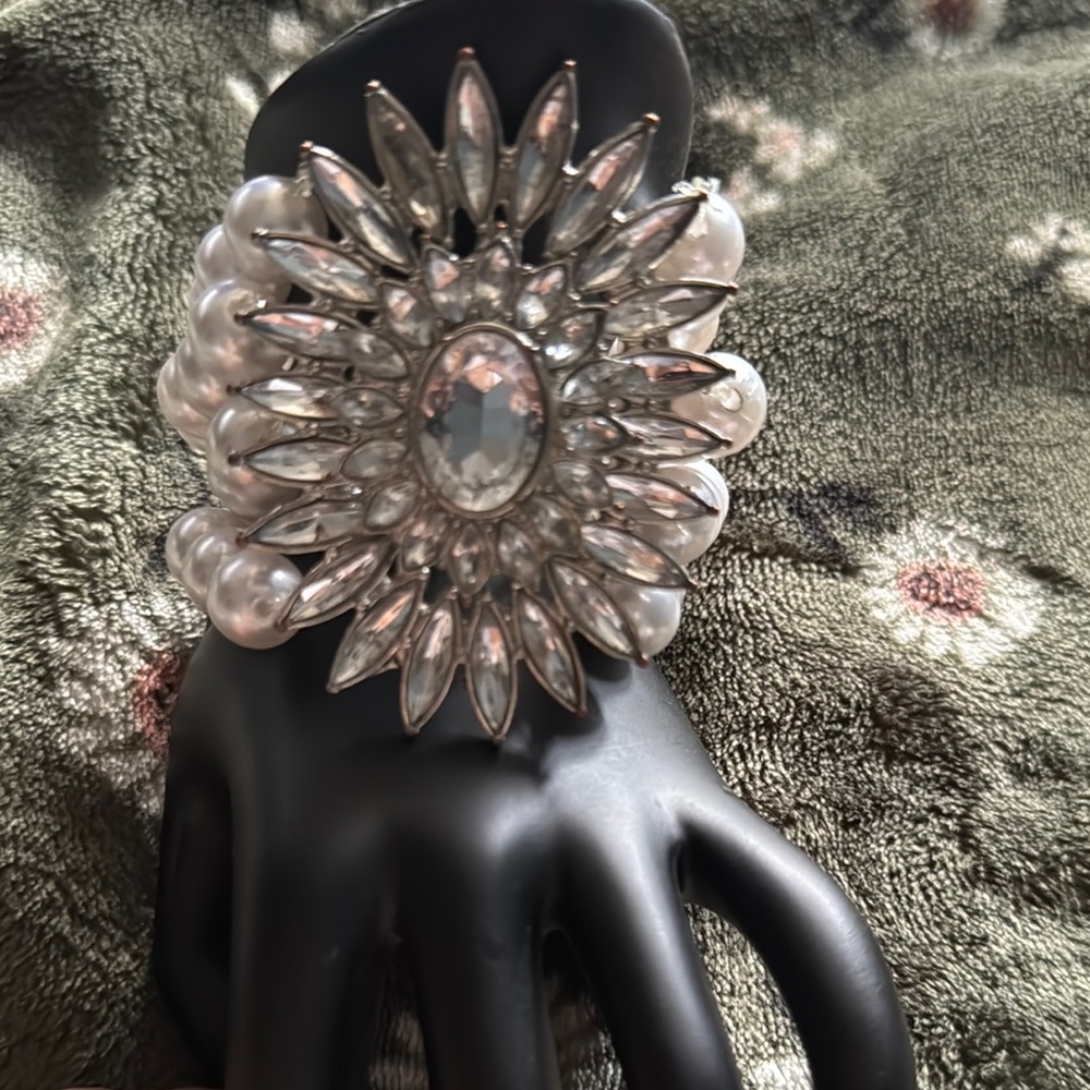 Silver and White Textured Floral Bracelet